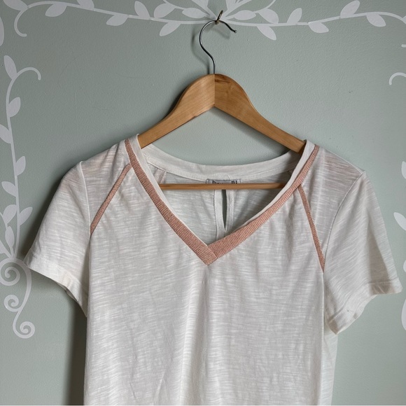 Short-Sleeve Dex Top with Pink Detailed Neckline in size US M - Picture 2 of 7